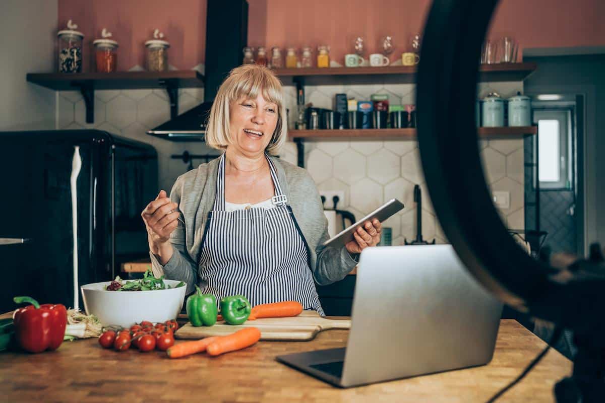work online as a nutrition coach